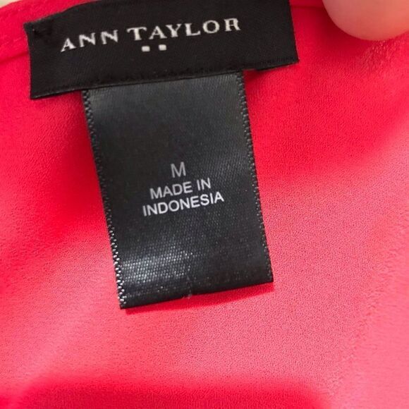 Ann Taylor red sleeveless blouse 100% polyester size M.   S179 - Picture 5 of 6